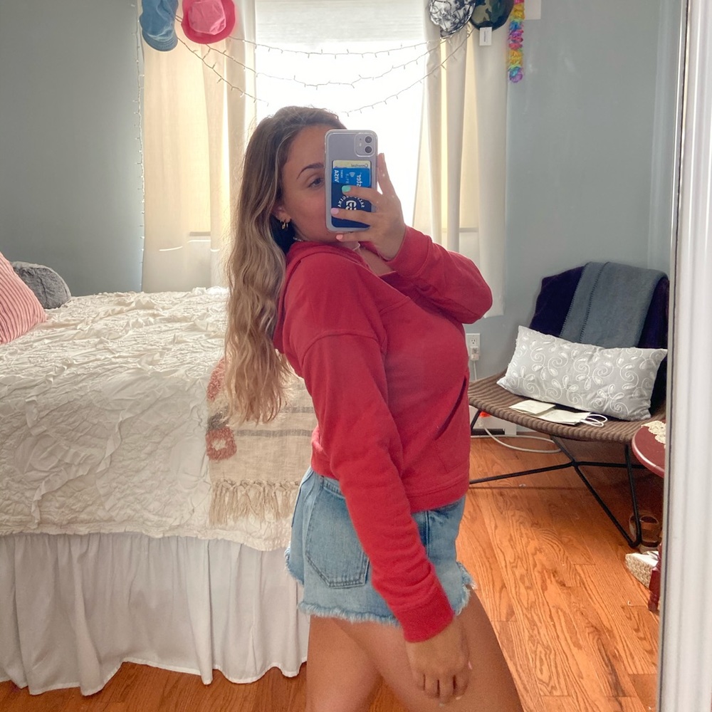 SUPER COMFY RED SWEATSHIRT